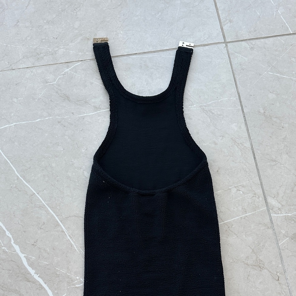 Elegant Black Sleeveless Low Back Dress - Picture 2 of 3